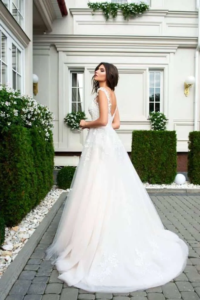 ---Glorious wedding dress for all ages with a flattering fit and a flared silhouette with a deep V-neckline--