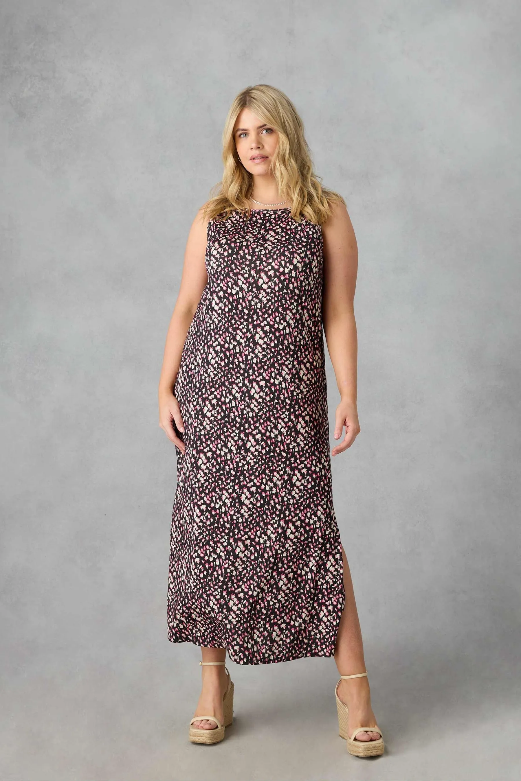 Live Unlimited Curve Petite - Abito maxi in jersey Senza maniche a fiorellini