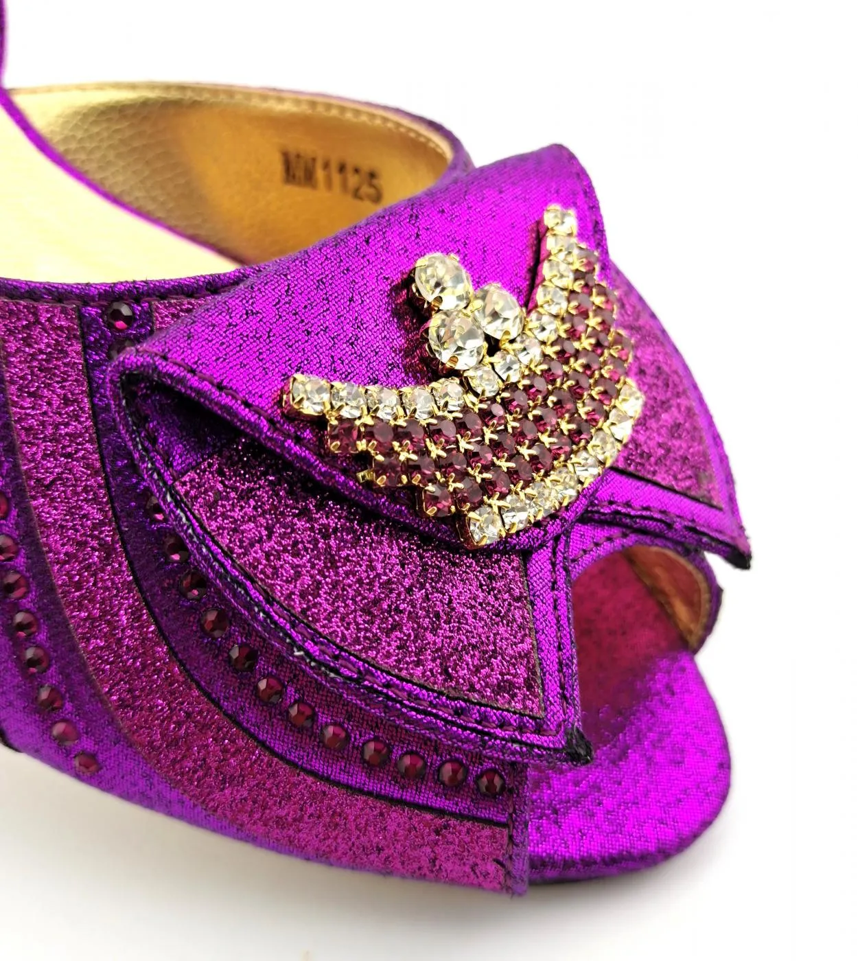 Qsgfc Nuovo arrivo Estate Colore viola africano Design italiano Tacco basso Scarpe da donna e borsa da sposa con strass De