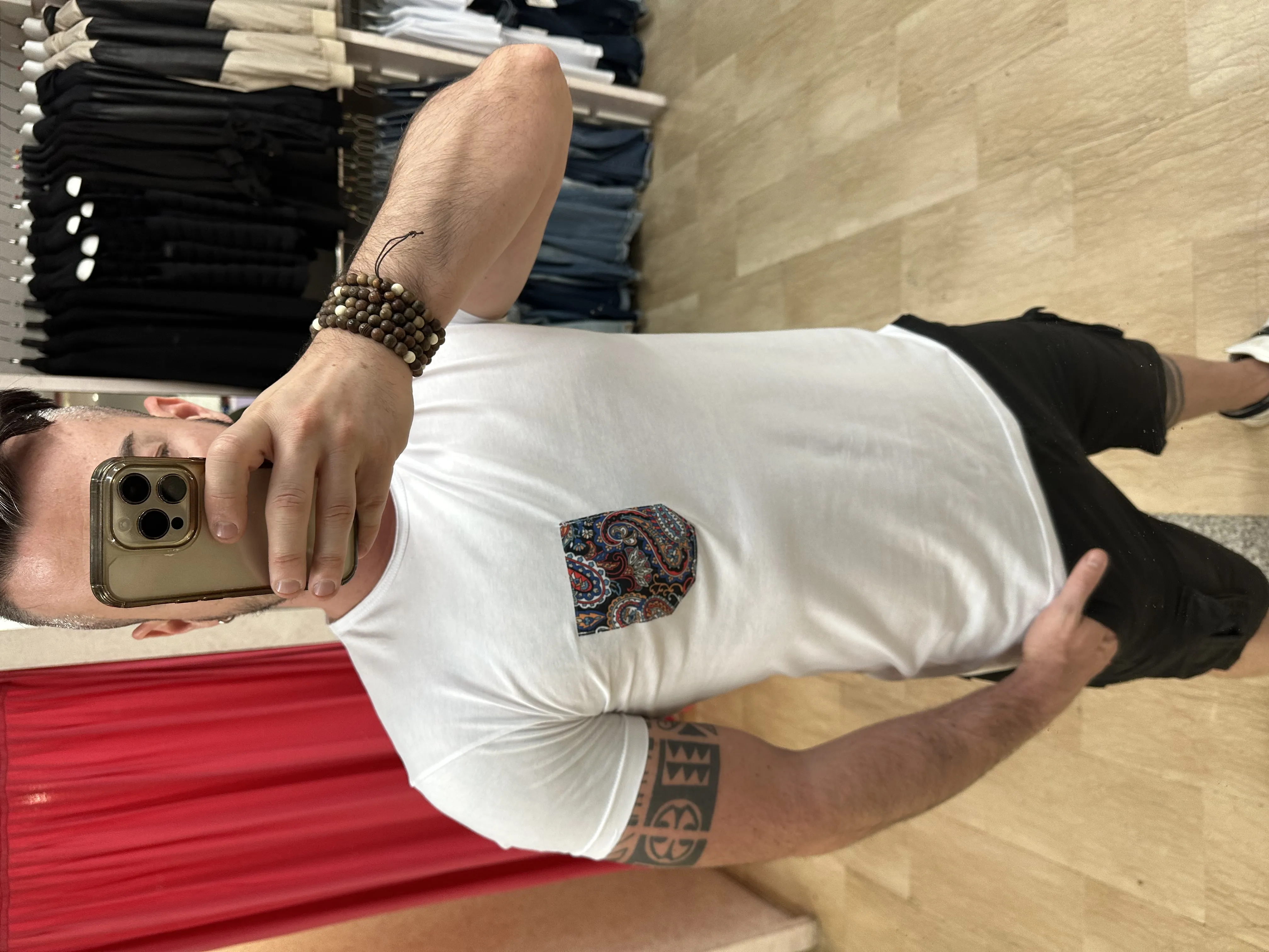 T Shirt V2 Regular Fit con taschino frontale a maioliche senza schizzi su base Bianca