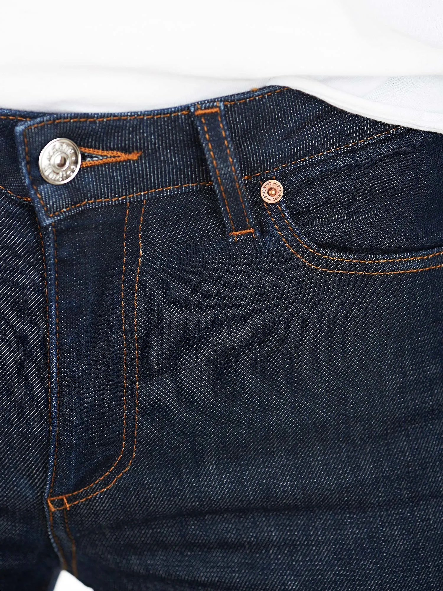 Women's jeans in blue stretch denim with button and zip